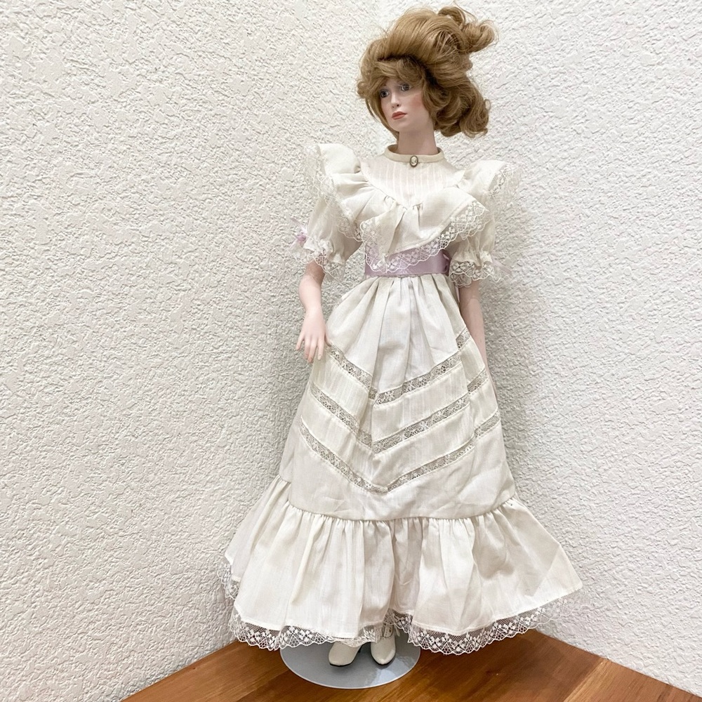 Vintage “PRISCILLA” 1993 Hamilton Collection Series 21” Victorian Porcelain Doll